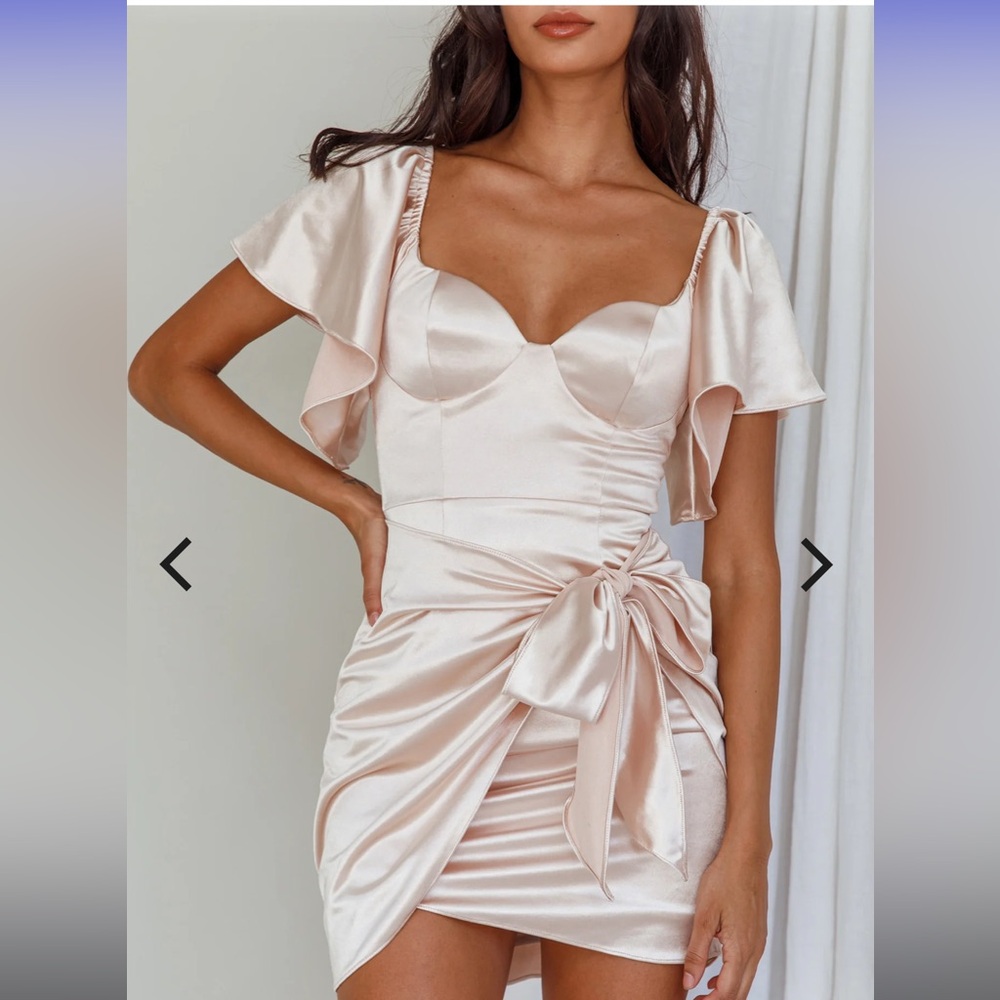 Selfie Leslie Aphrodite Molded Bust Angel Sleeve Wrap Dress Cream NEW Size Small - Picture 7 of 12